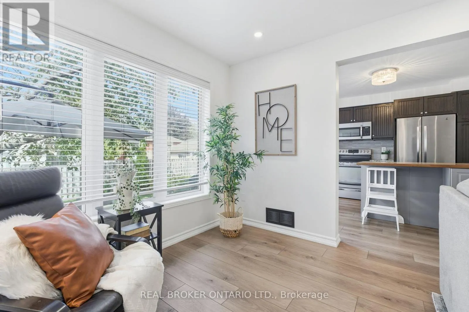 28 BROOKHEATH LANE