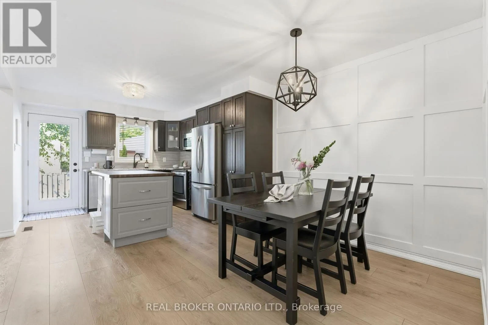 28 BROOKHEATH LANE