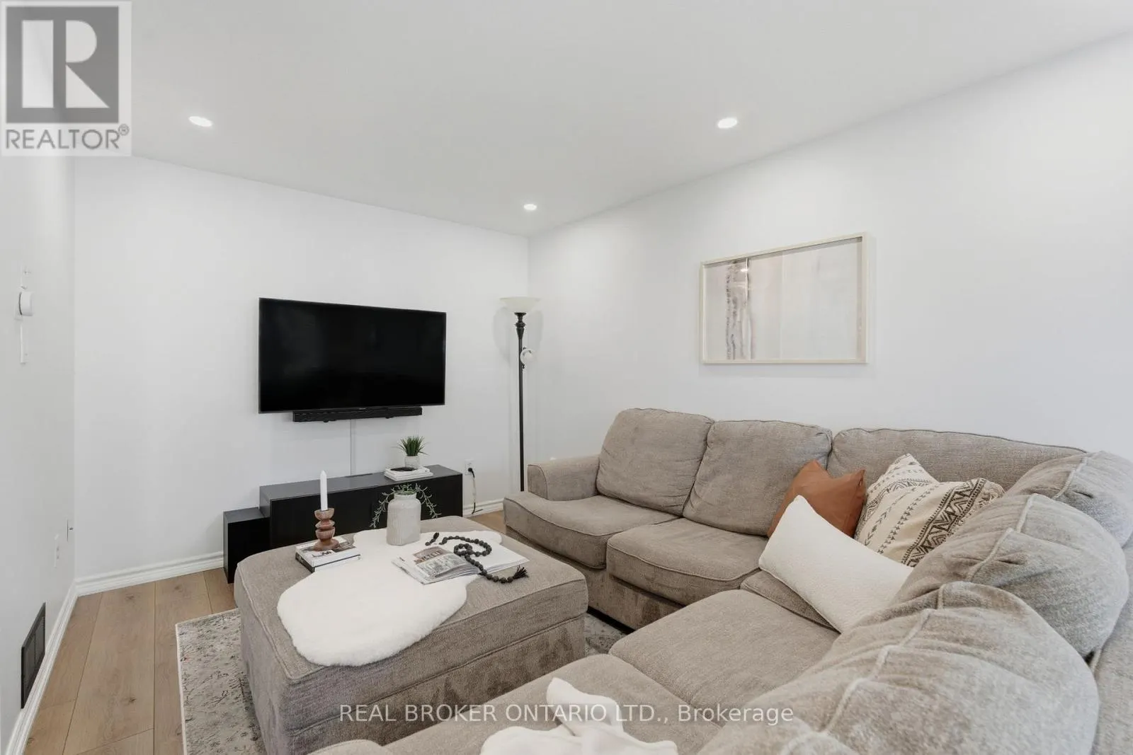 28 BROOKHEATH LANE