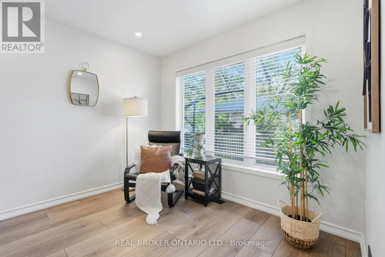 28 BROOKHEATH LANE