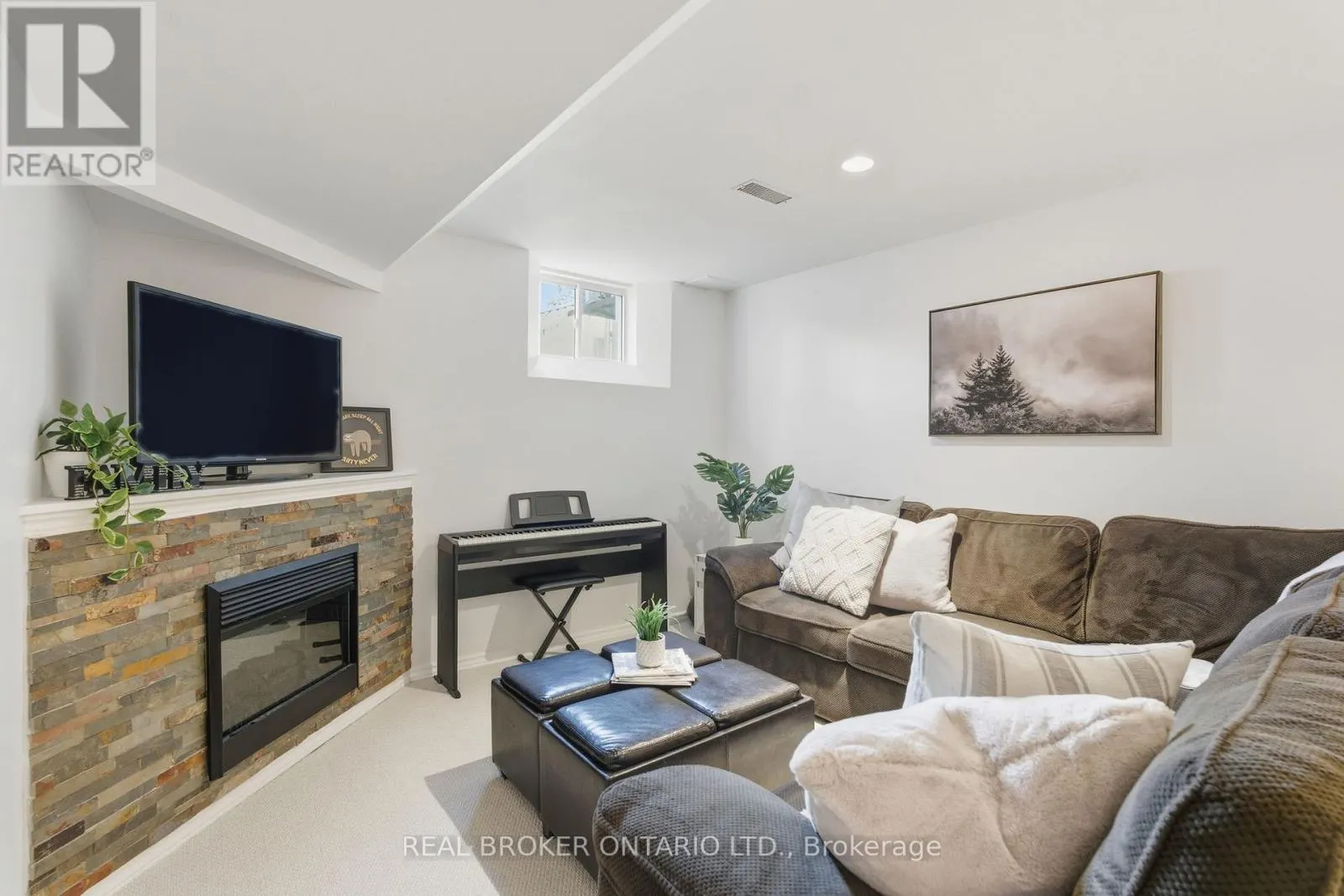 28 BROOKHEATH LANE