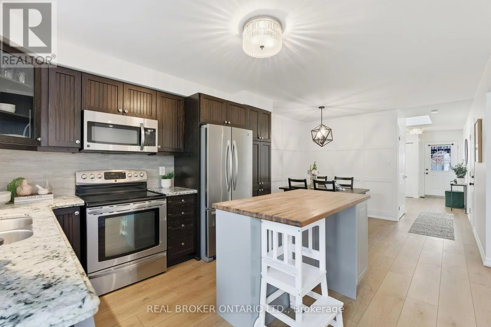 28 BROOKHEATH LANE