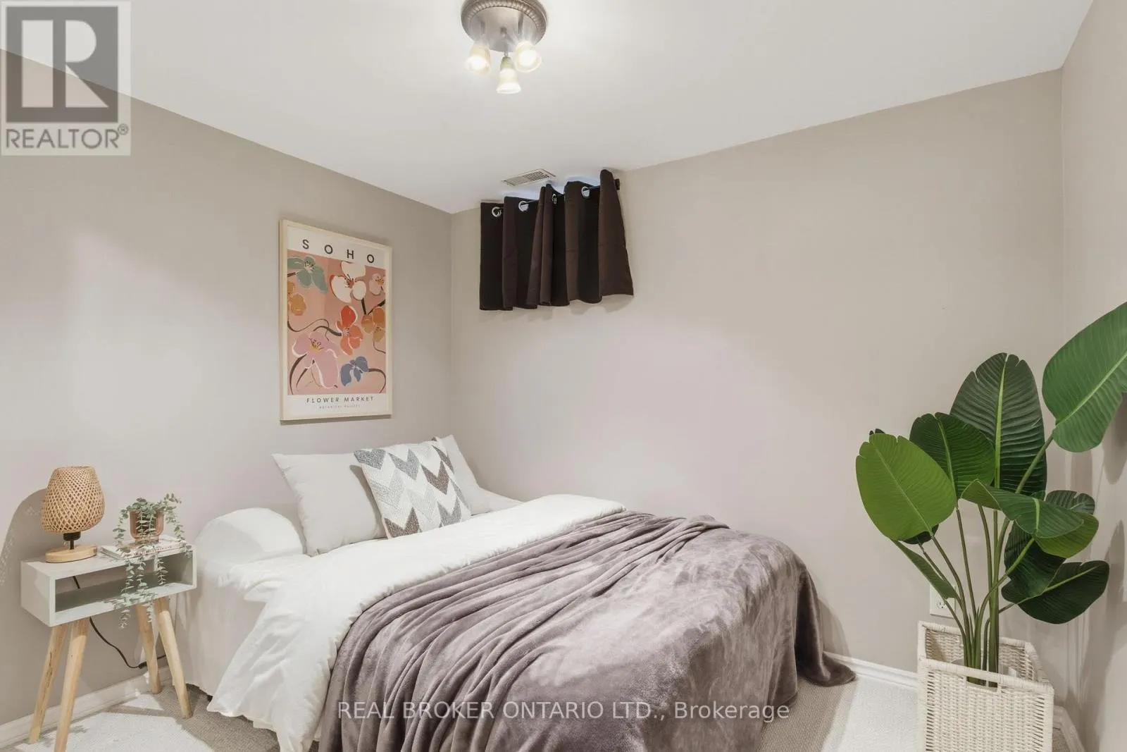 28 BROOKHEATH LANE