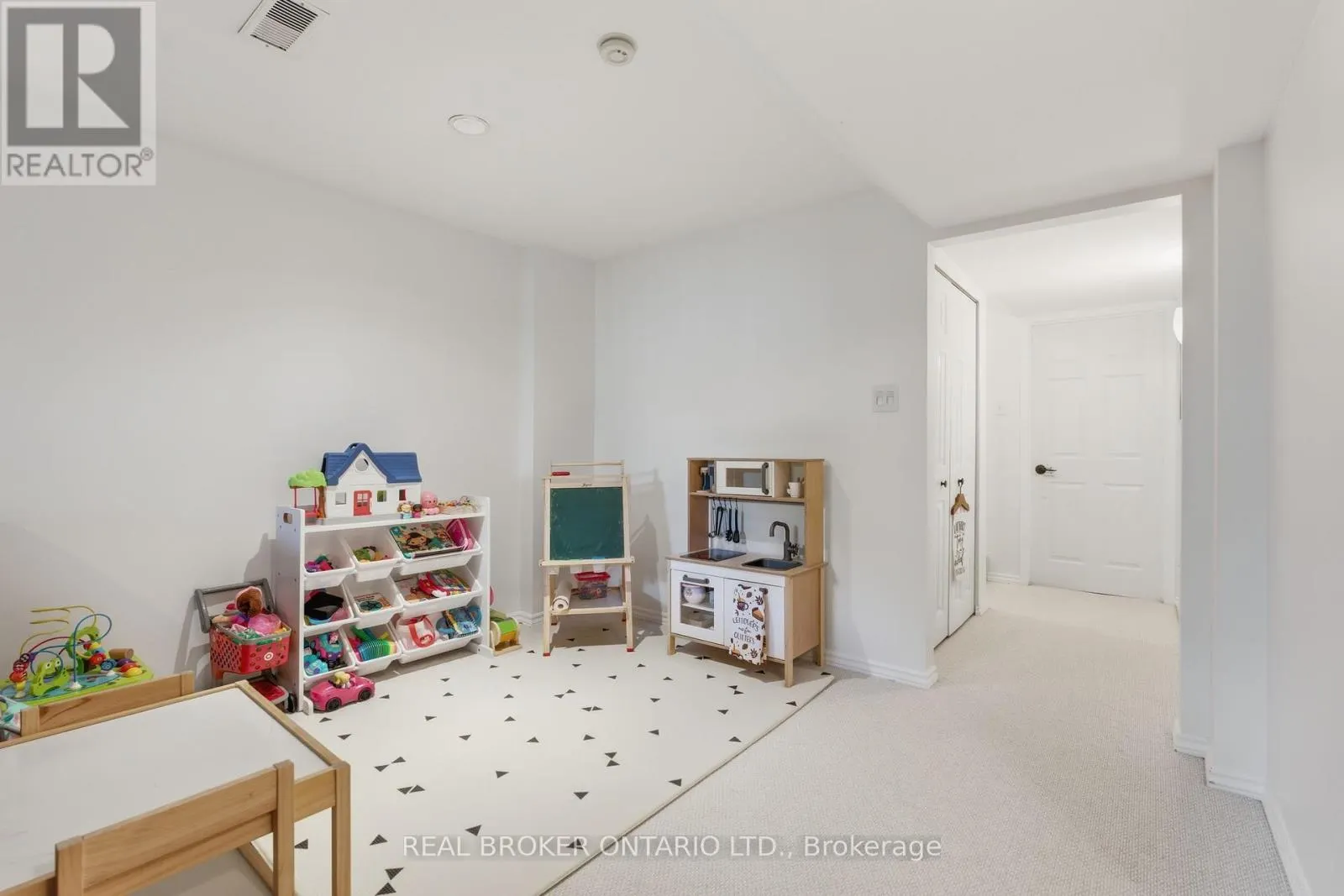28 BROOKHEATH LANE