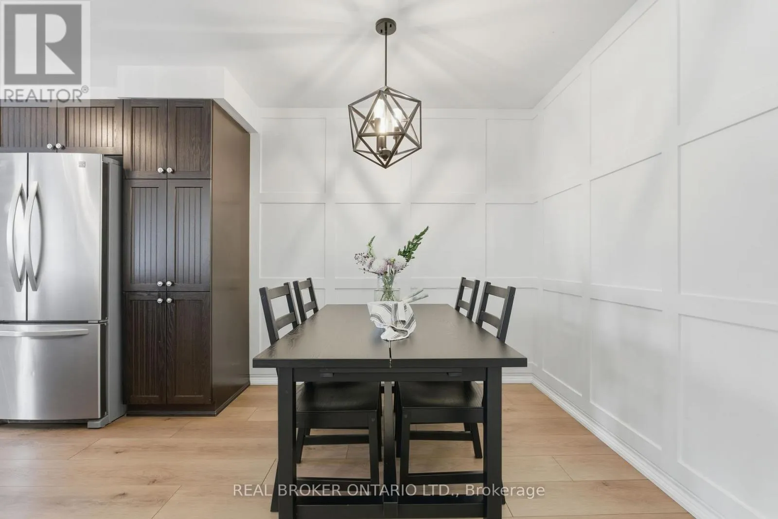 28 BROOKHEATH LANE