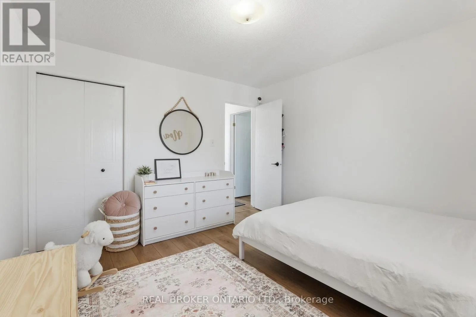 28 BROOKHEATH LANE