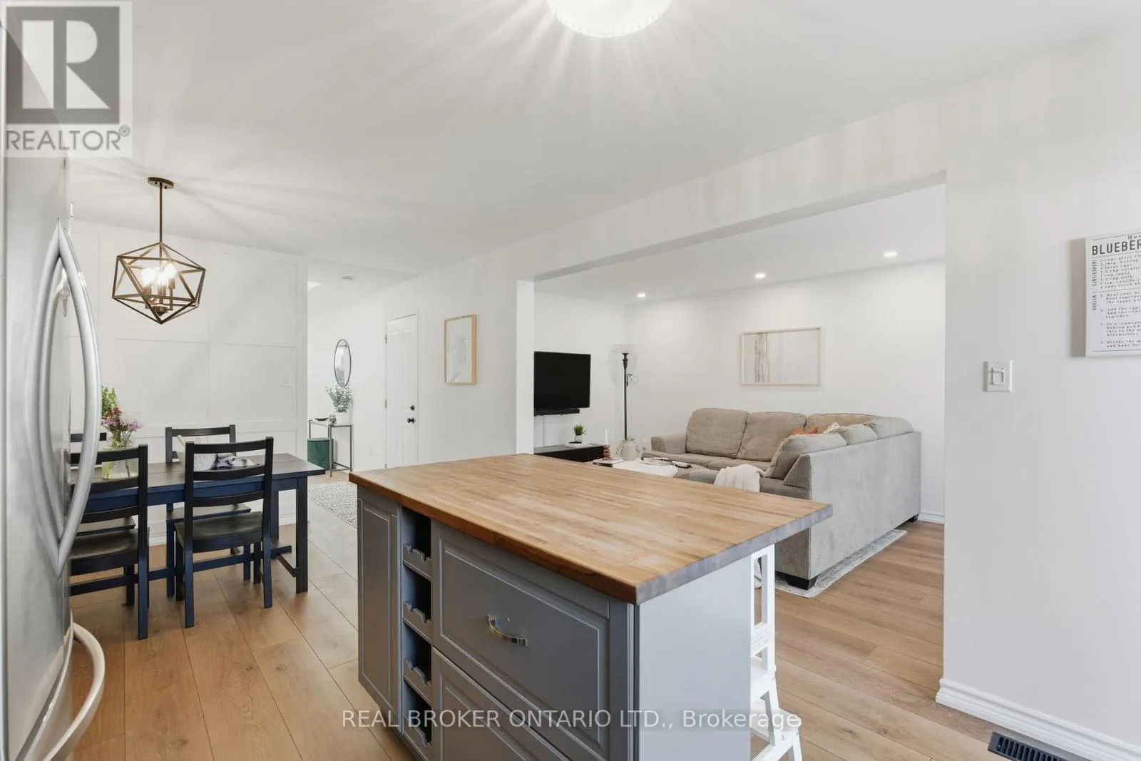 28 BROOKHEATH LANE