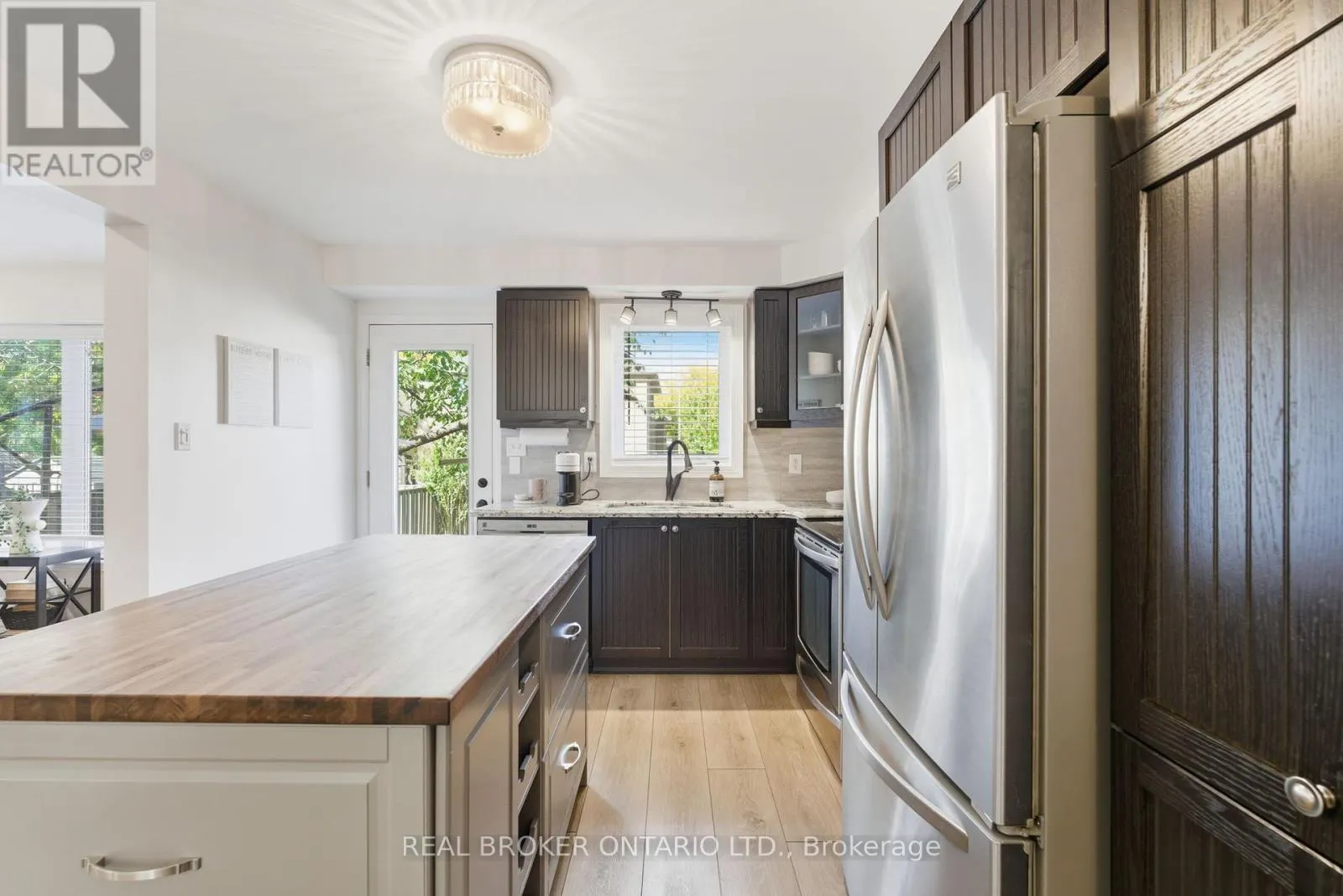 28 BROOKHEATH LANE