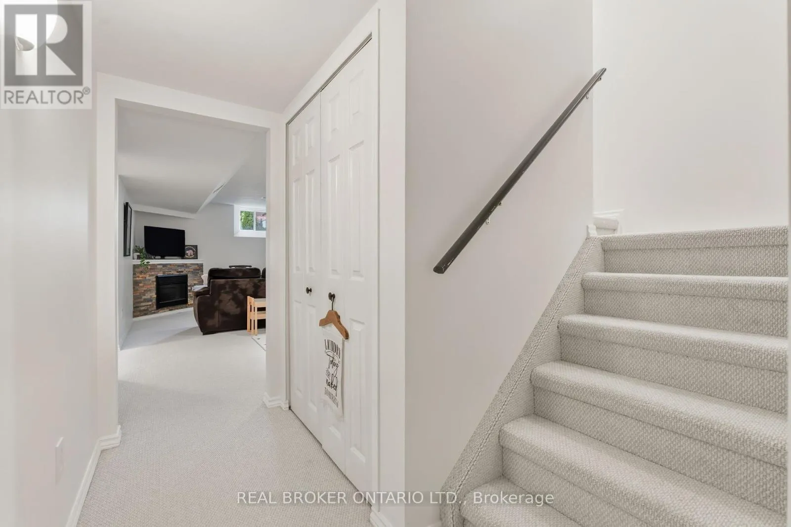28 BROOKHEATH LANE