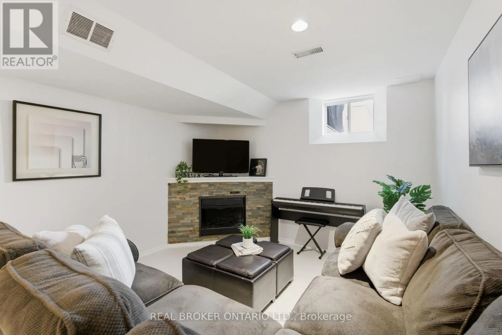 28 BROOKHEATH LANE