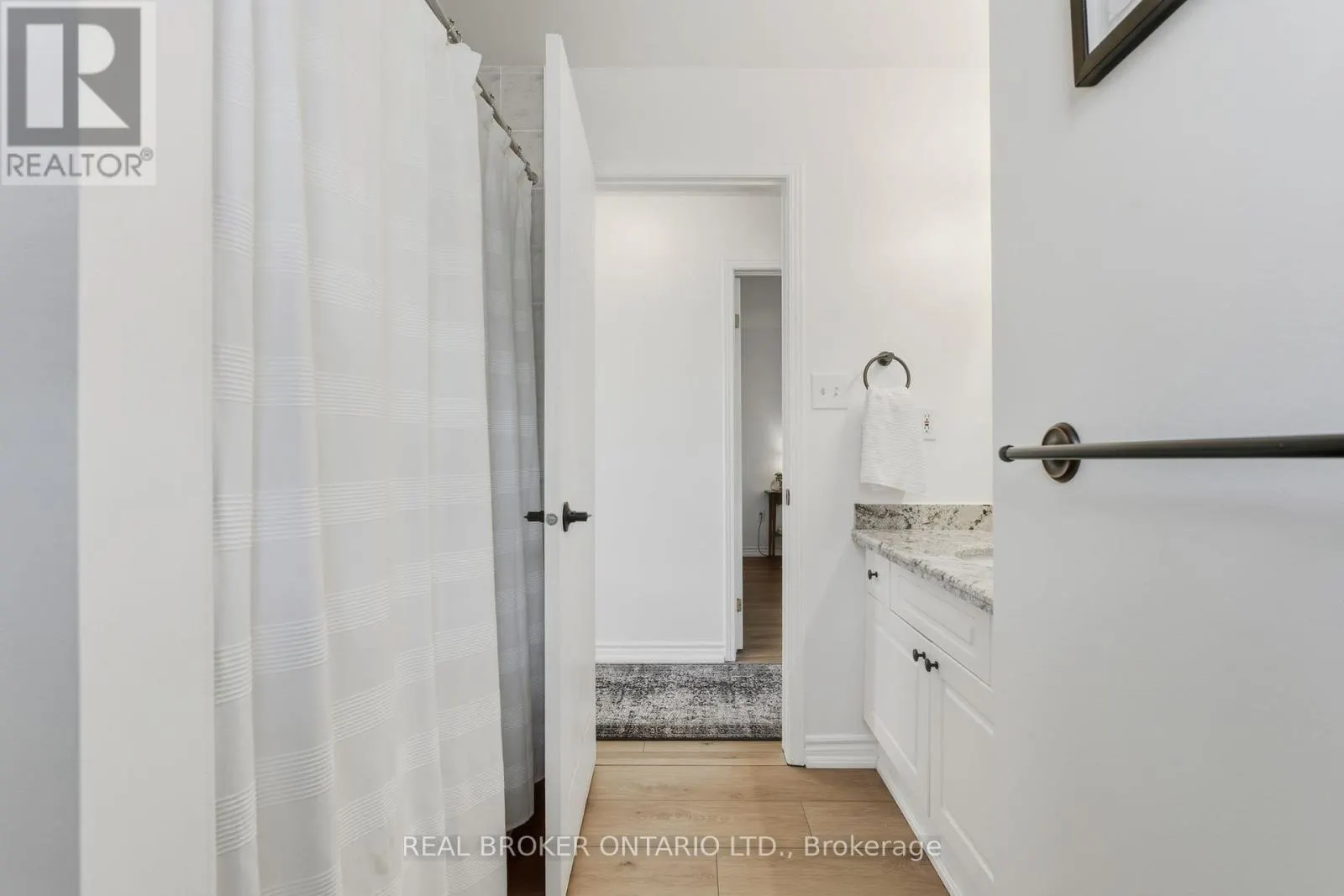 28 BROOKHEATH LANE