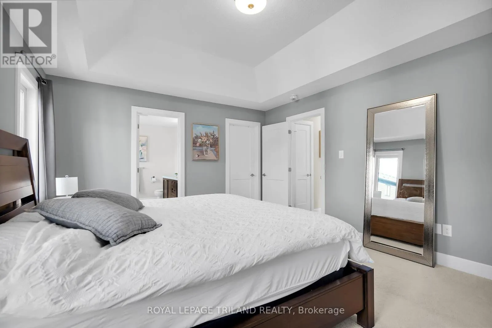 521 SOPHIA CRESCENT