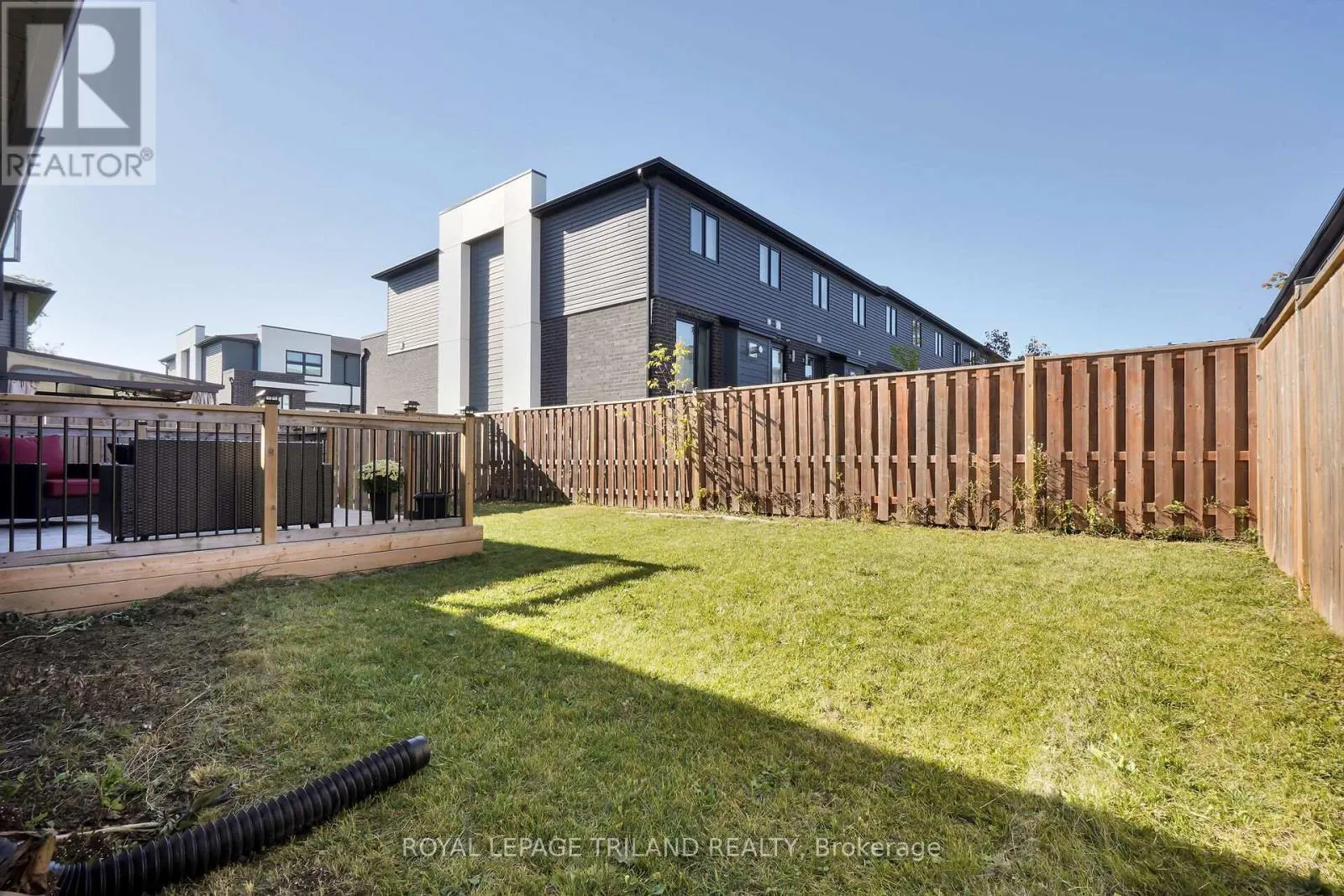 521 SOPHIA CRESCENT