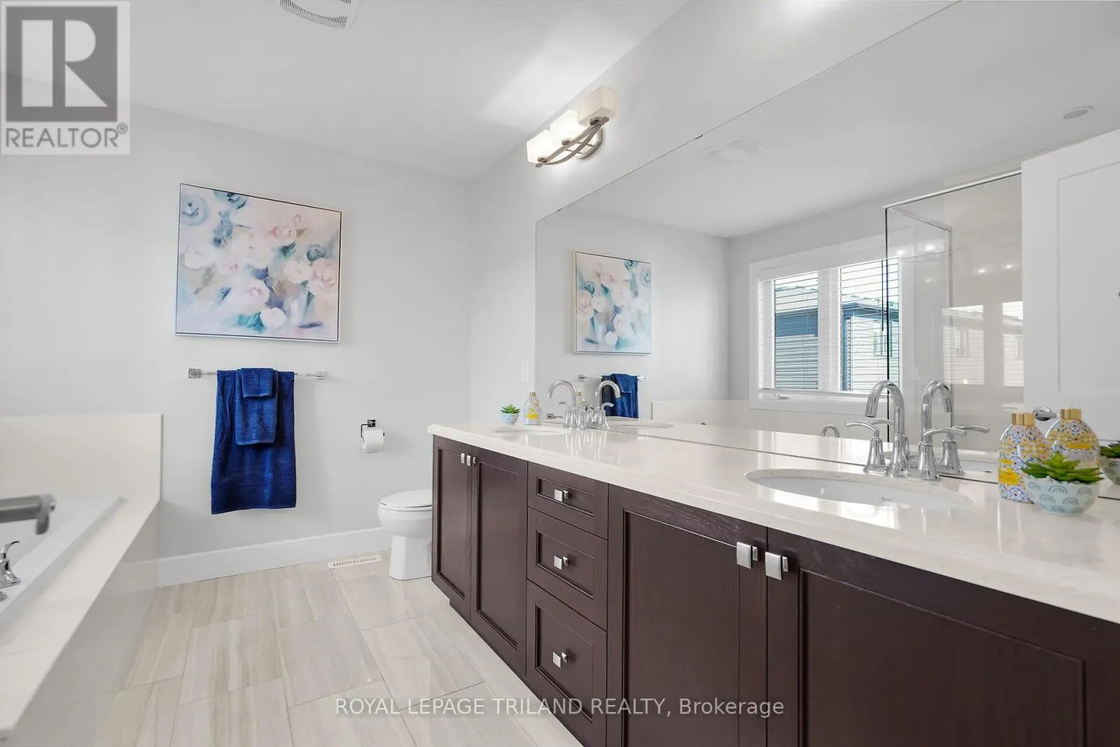 521 SOPHIA CRESCENT