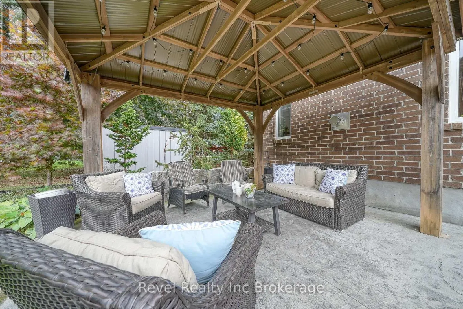 2 BROOKFIELD COURT