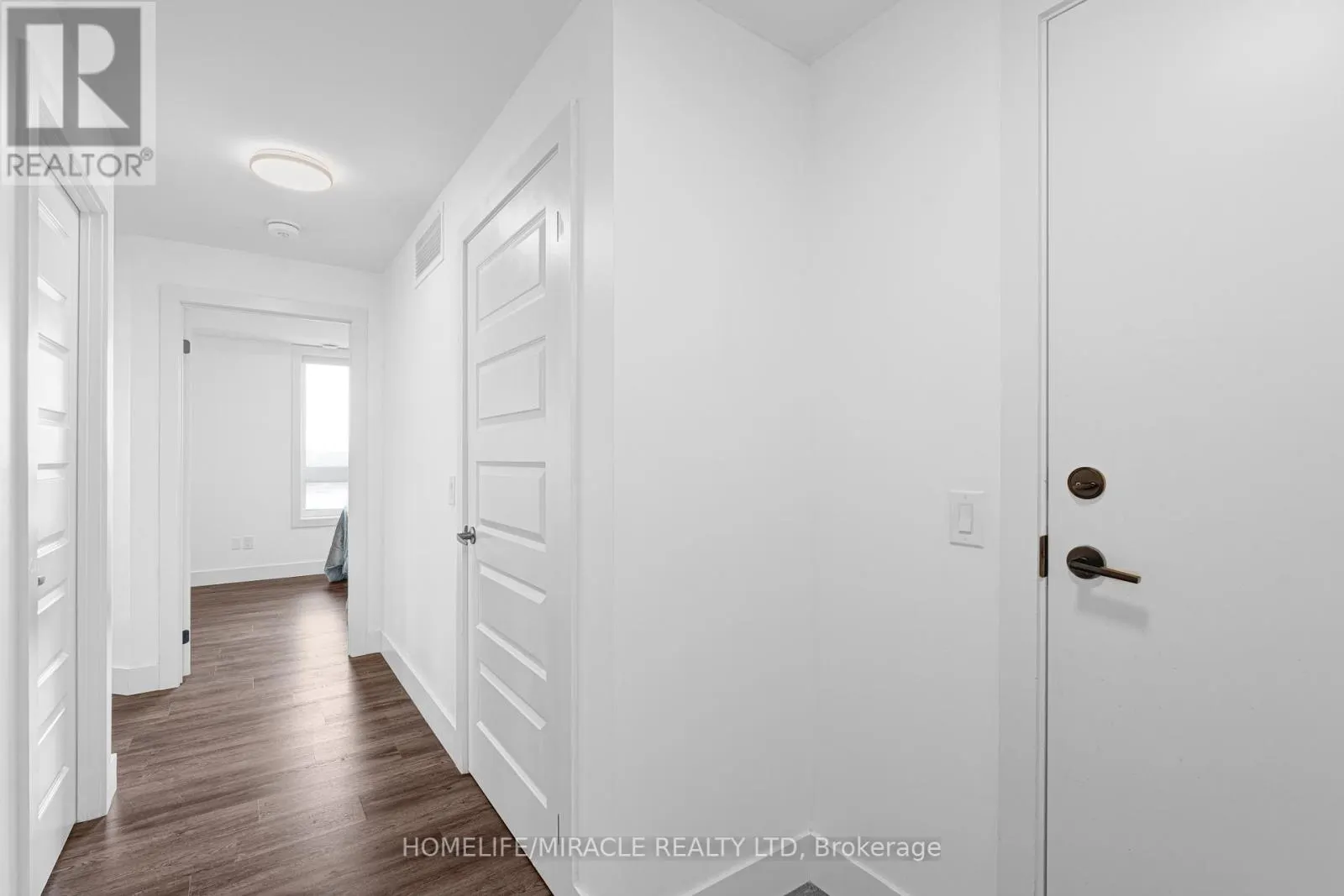402 - 26 LOWES ROAD W