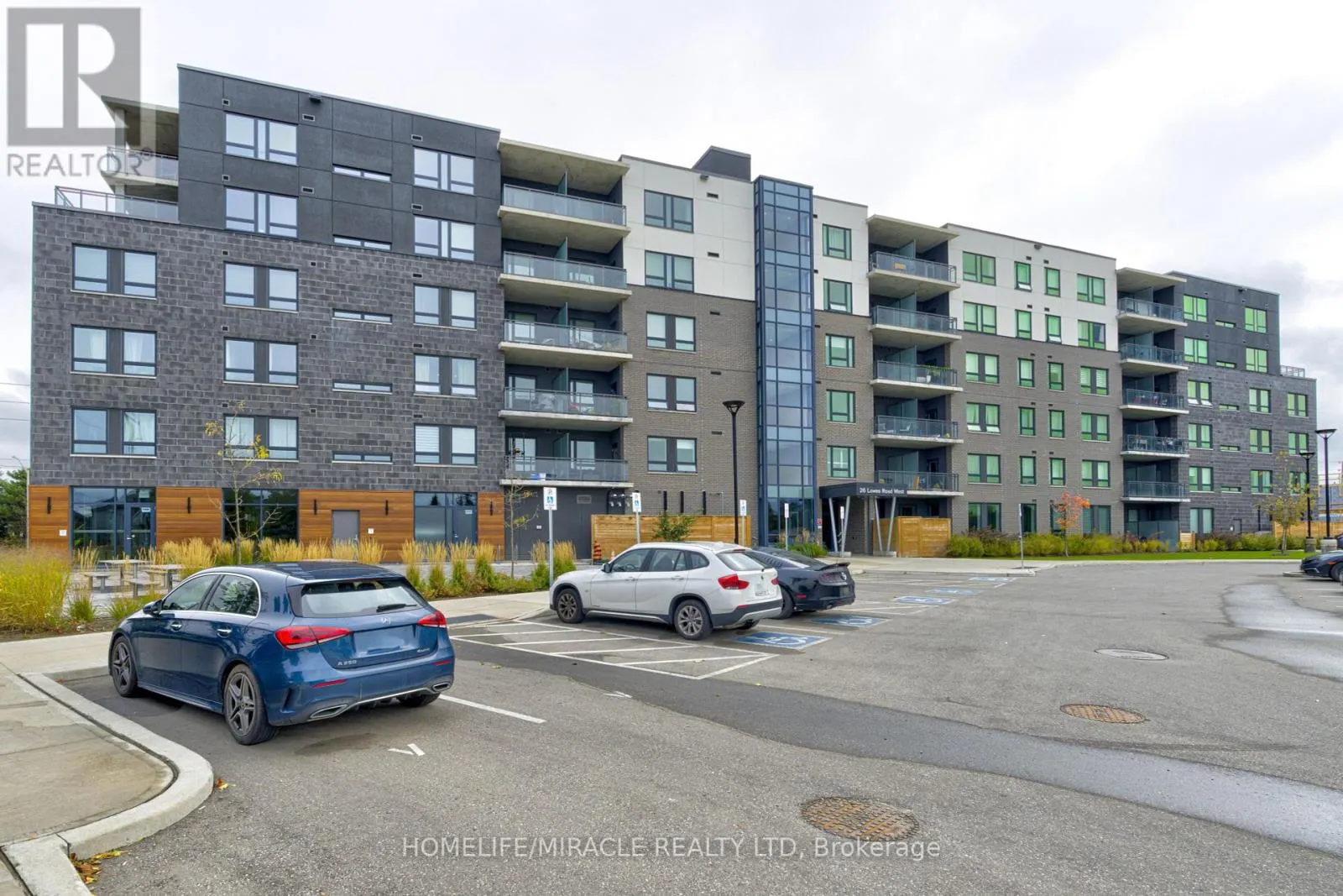 402 - 26 LOWES ROAD W