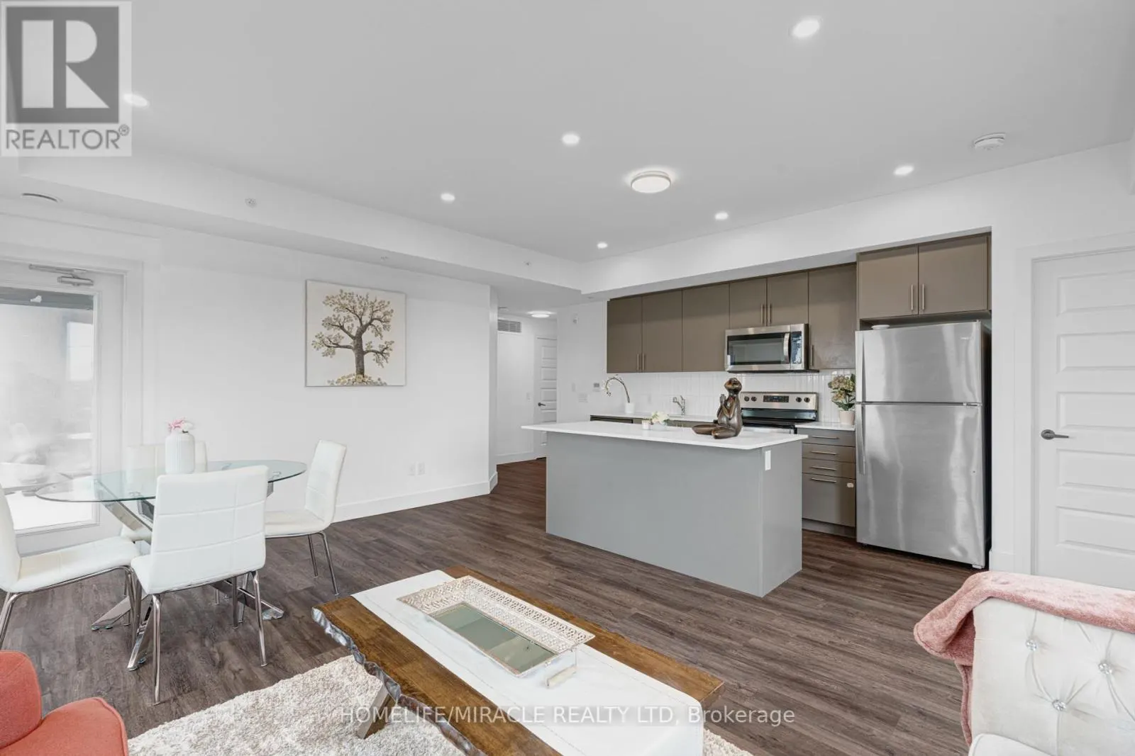 402 - 26 LOWES ROAD W