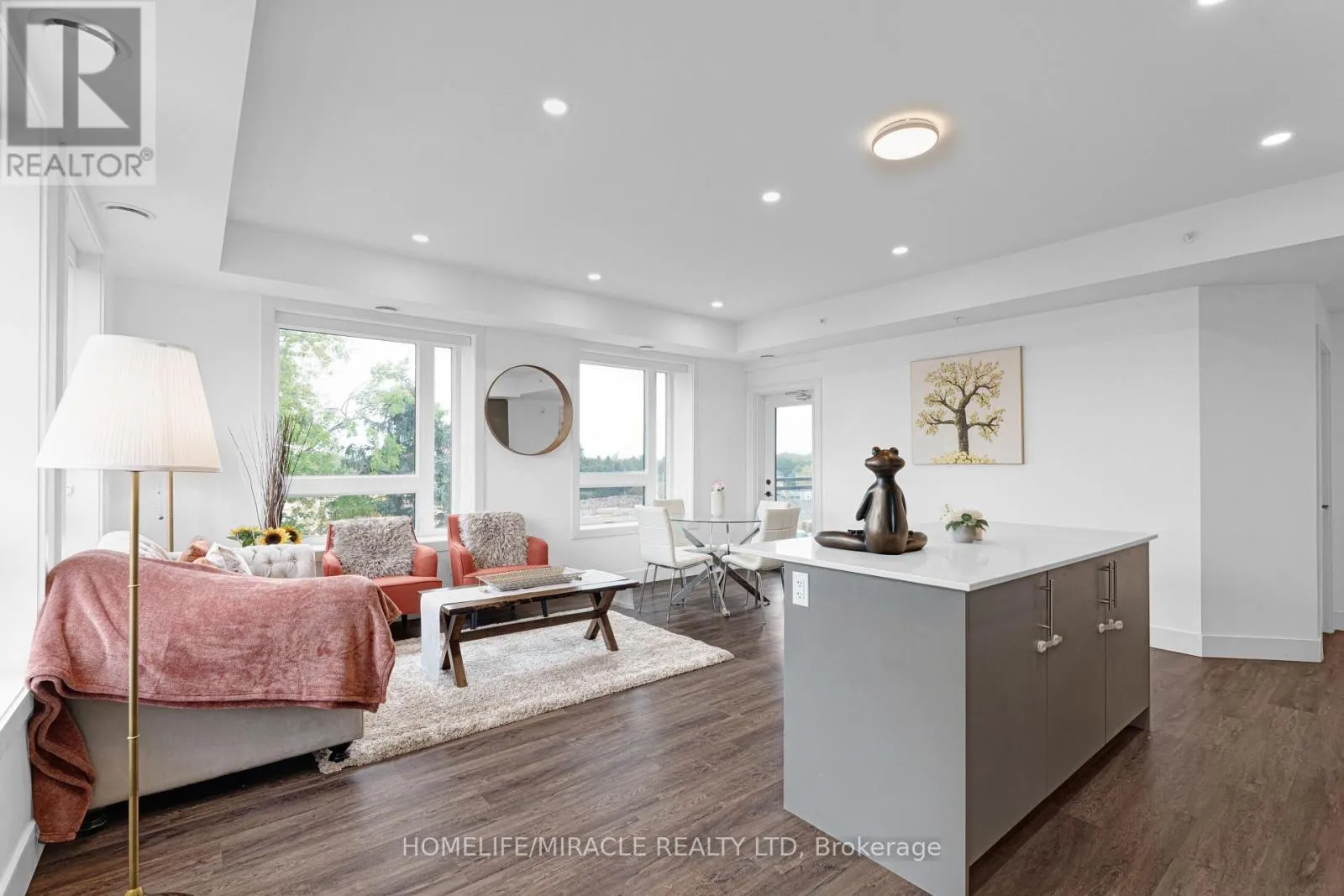 402 - 26 LOWES ROAD W