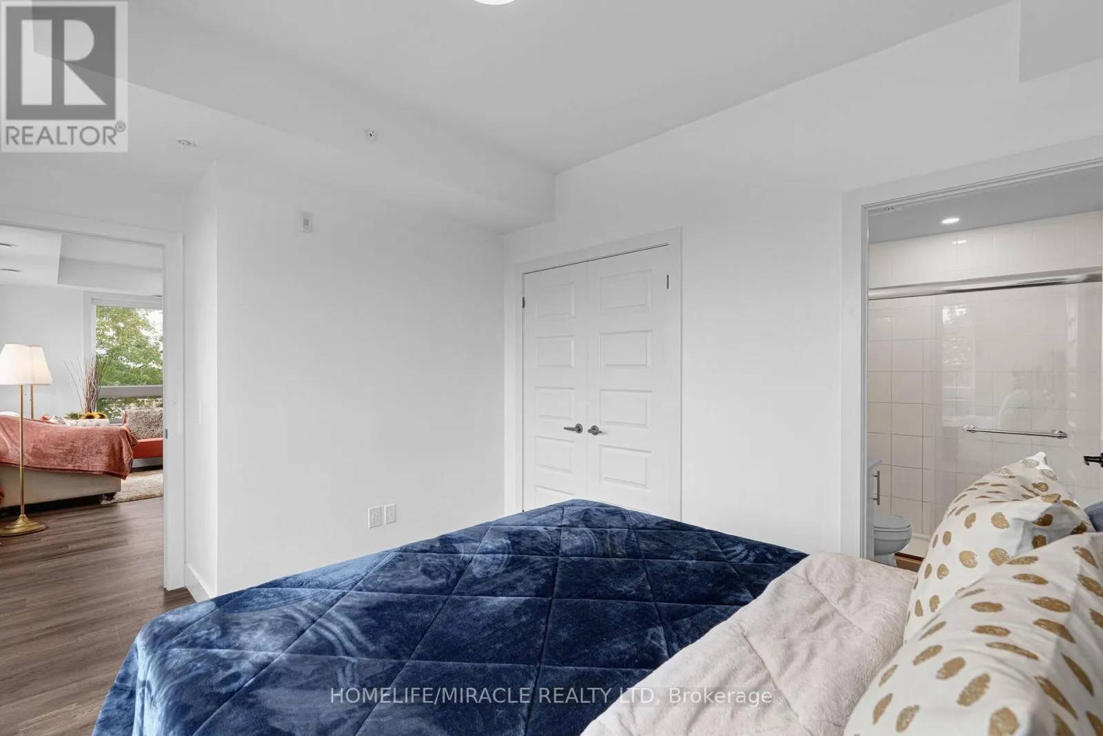 402 - 26 LOWES ROAD W