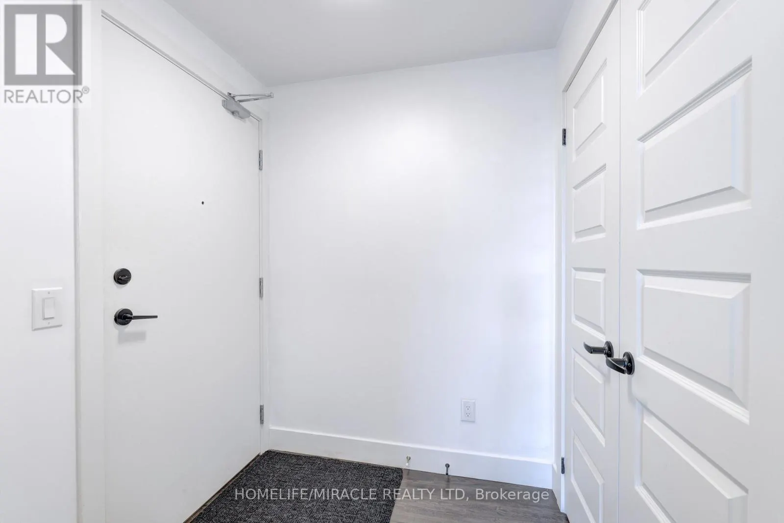 402 - 26 LOWES ROAD W