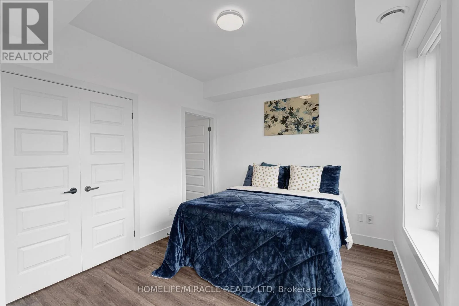 402 - 26 LOWES ROAD W