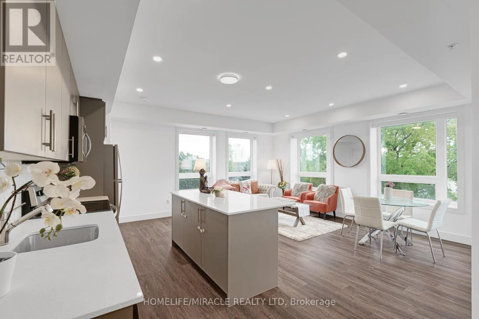 402 - 26 LOWES ROAD W