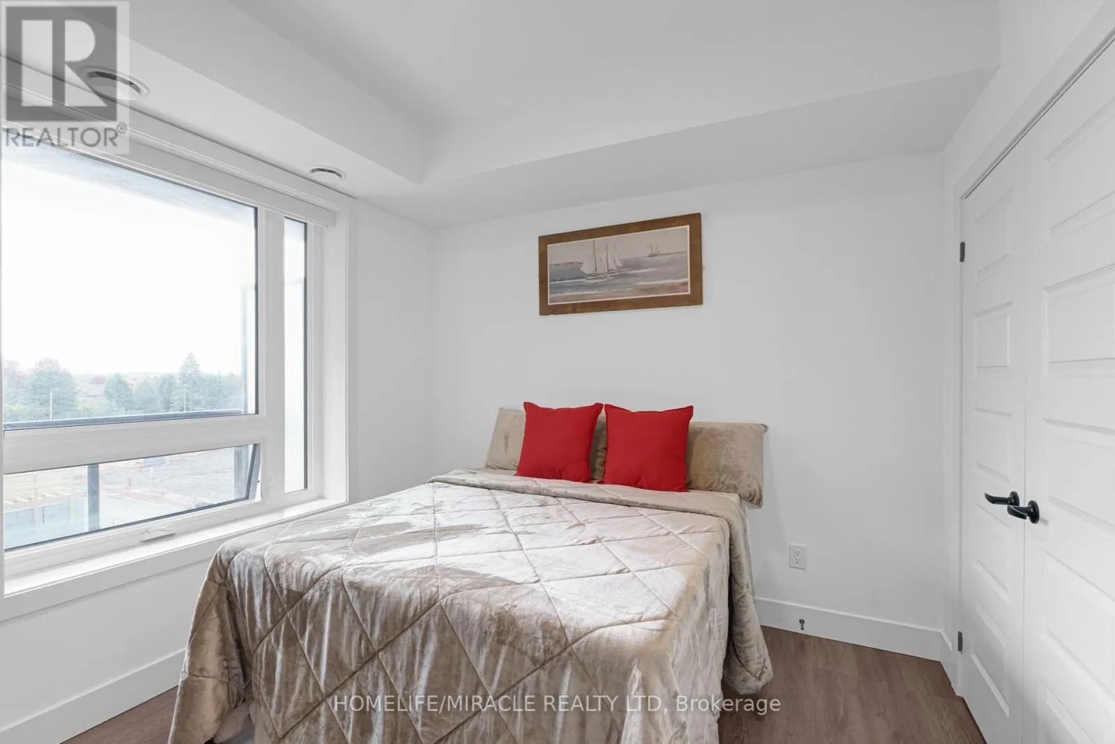 402 - 26 LOWES ROAD W