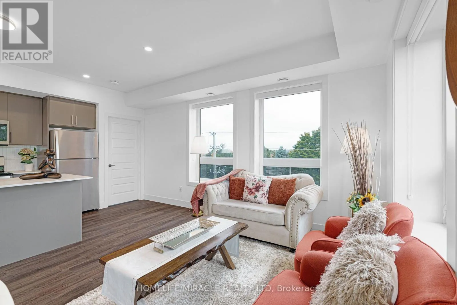 402 - 26 LOWES ROAD W