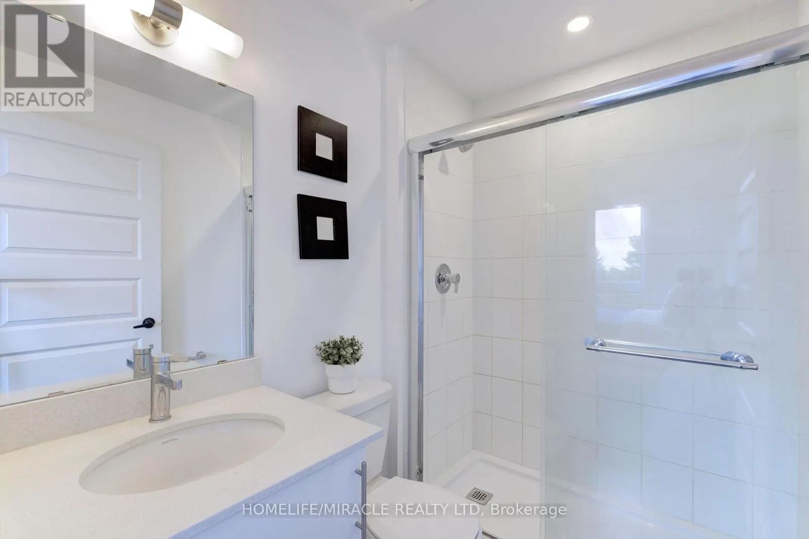 402 - 26 LOWES ROAD W