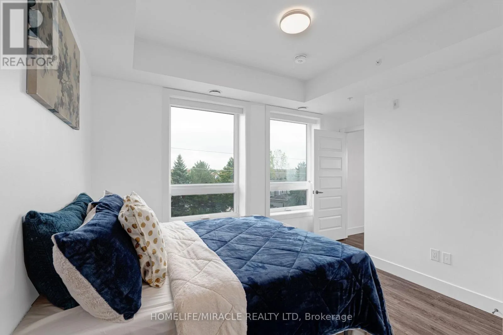402 - 26 LOWES ROAD W