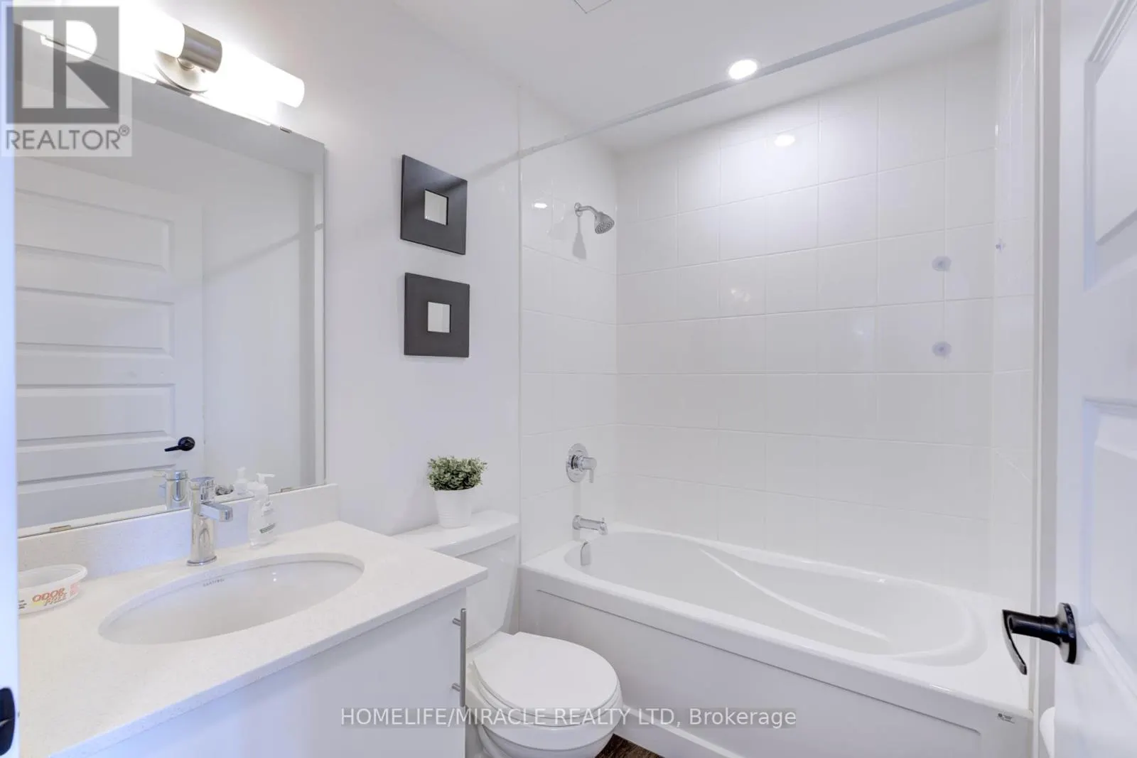 402 - 26 LOWES ROAD W