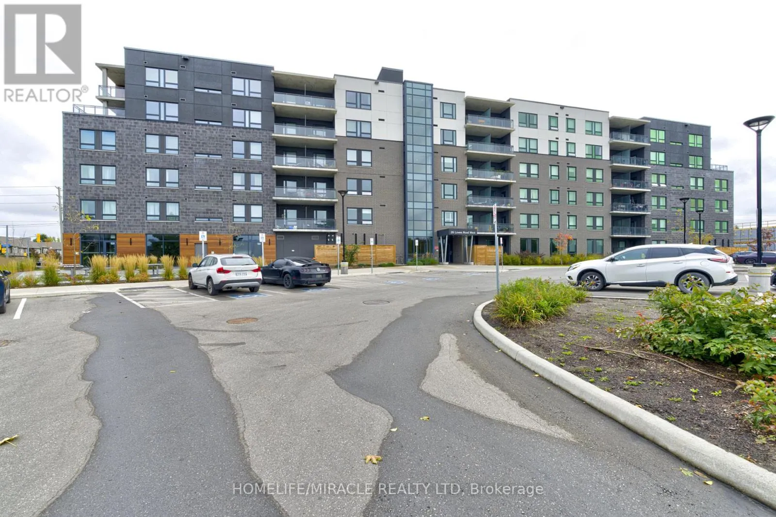 402 - 26 LOWES ROAD W