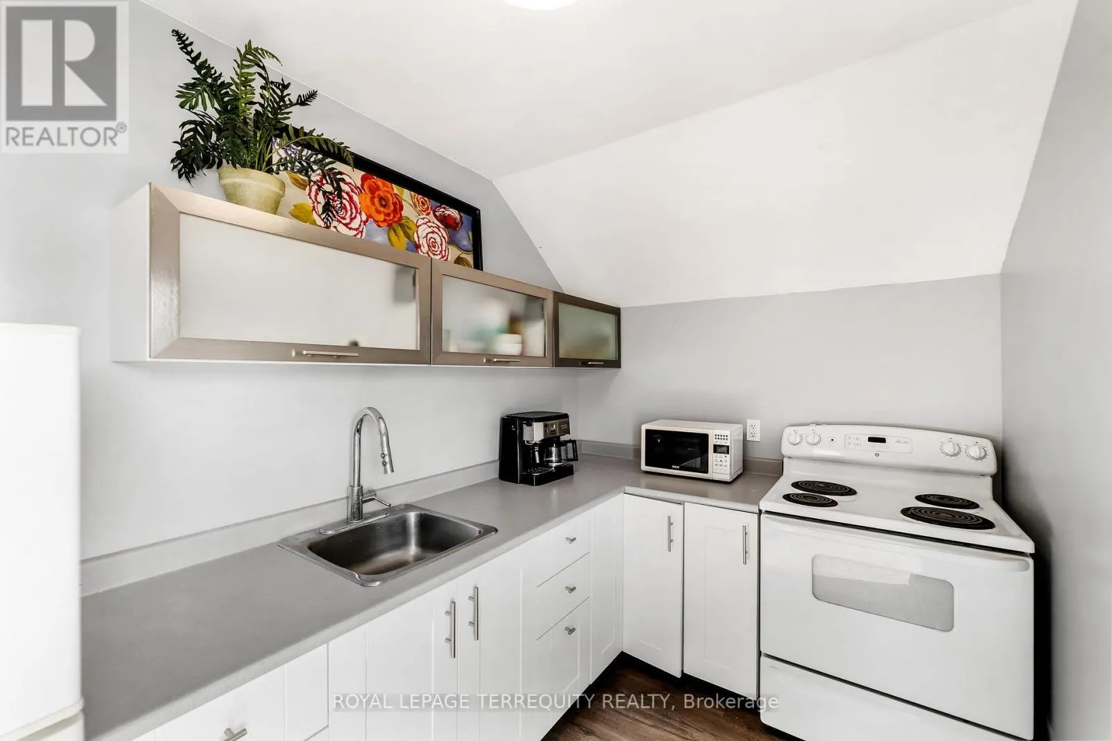 571 CATCHMORE ROAD