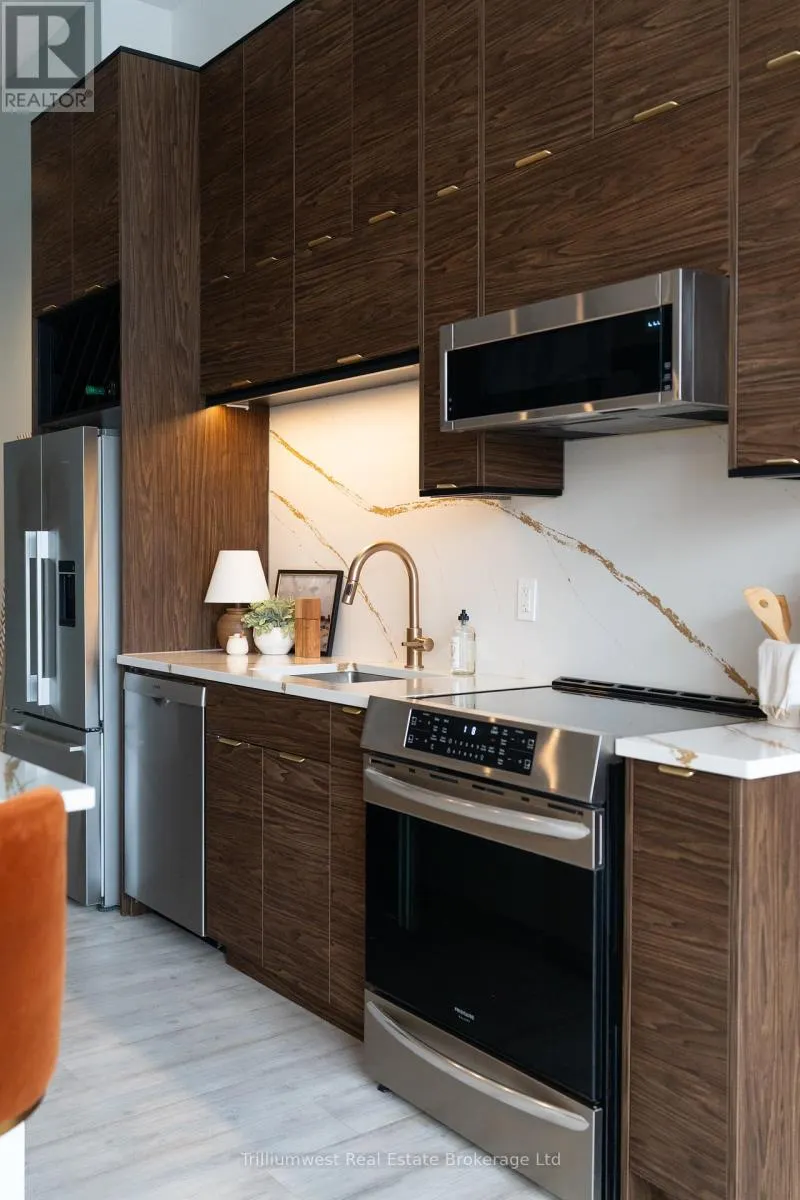 205 - 276 KING STREET W, #205