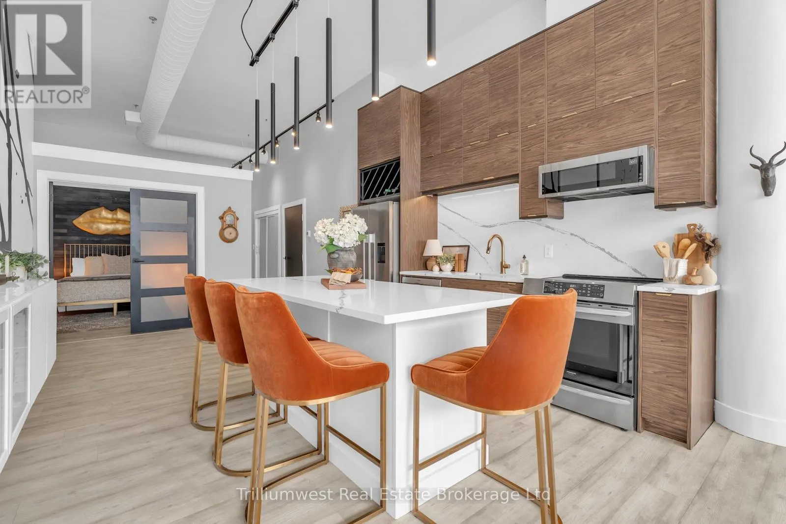 205 - 276 KING STREET W, #205