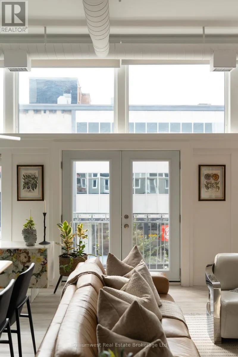 205 - 276 KING STREET W, #205