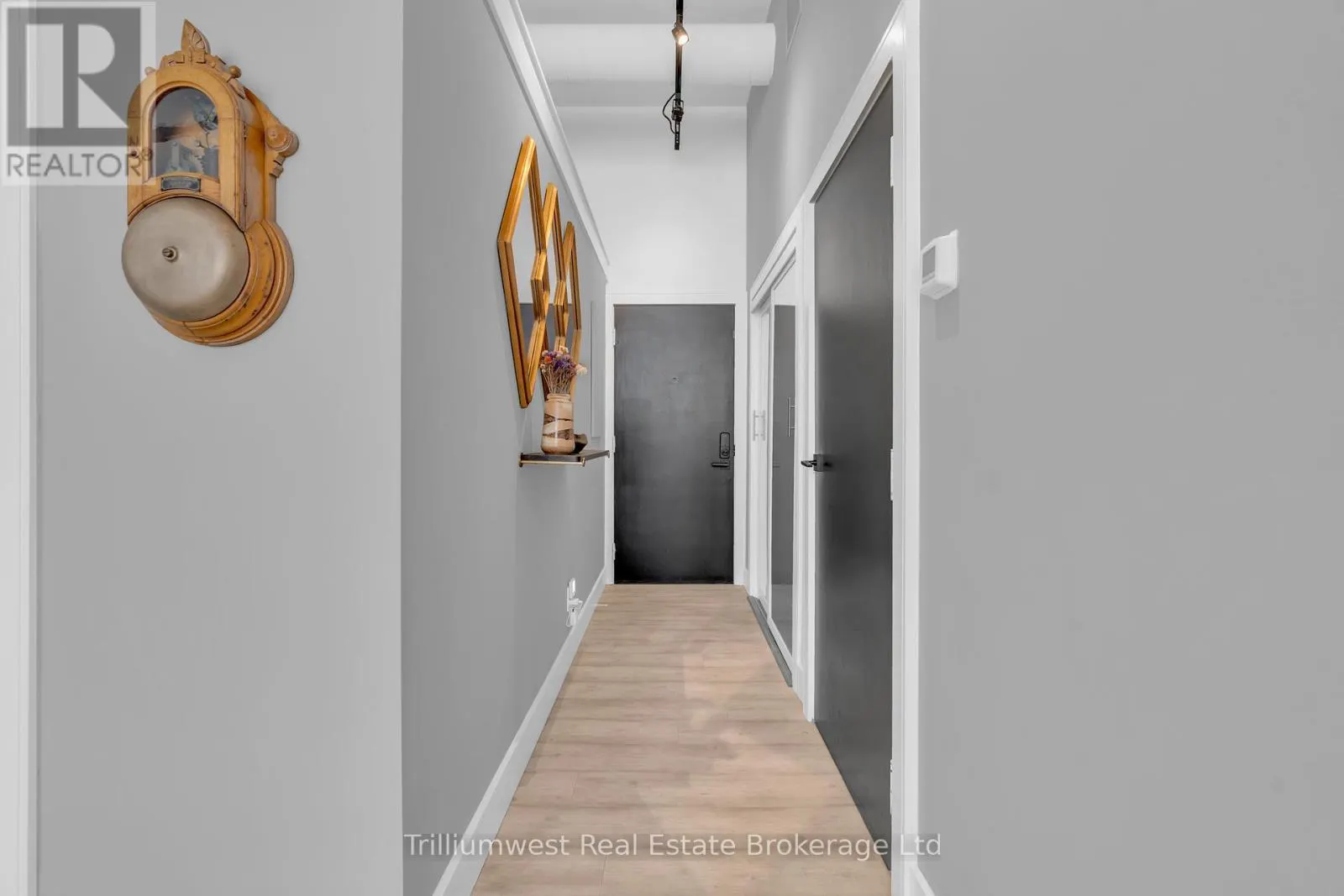 205 - 276 KING STREET W, #205