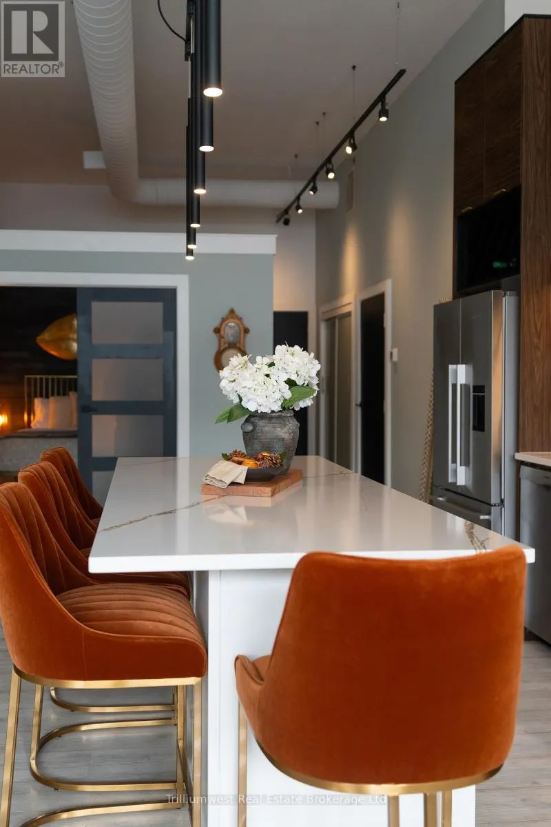 205 - 276 KING STREET W, #205