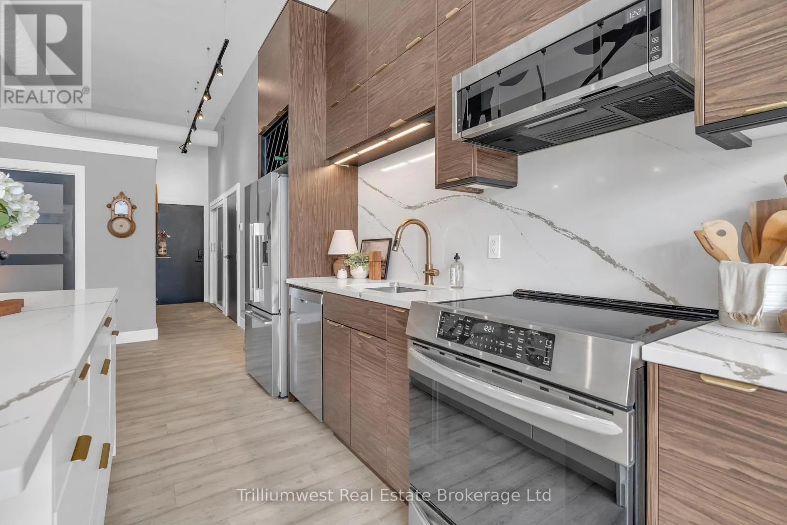 205 - 276 KING STREET W, #205