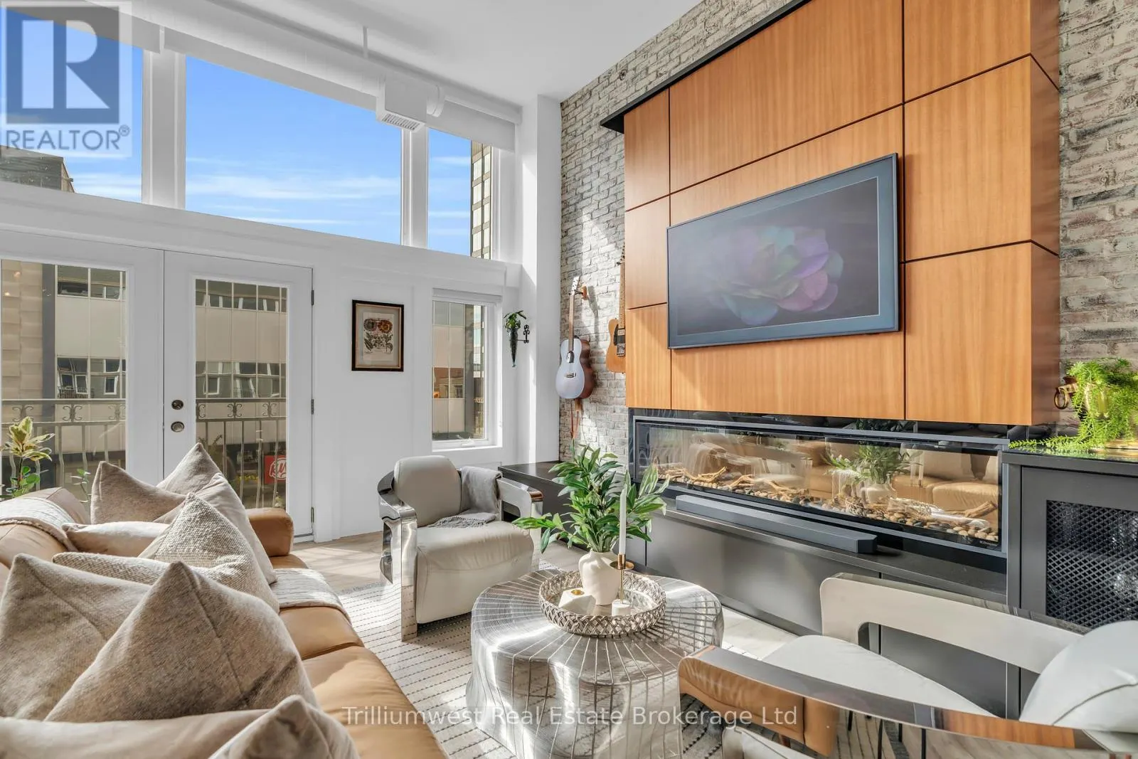 205 - 276 KING STREET W, #205