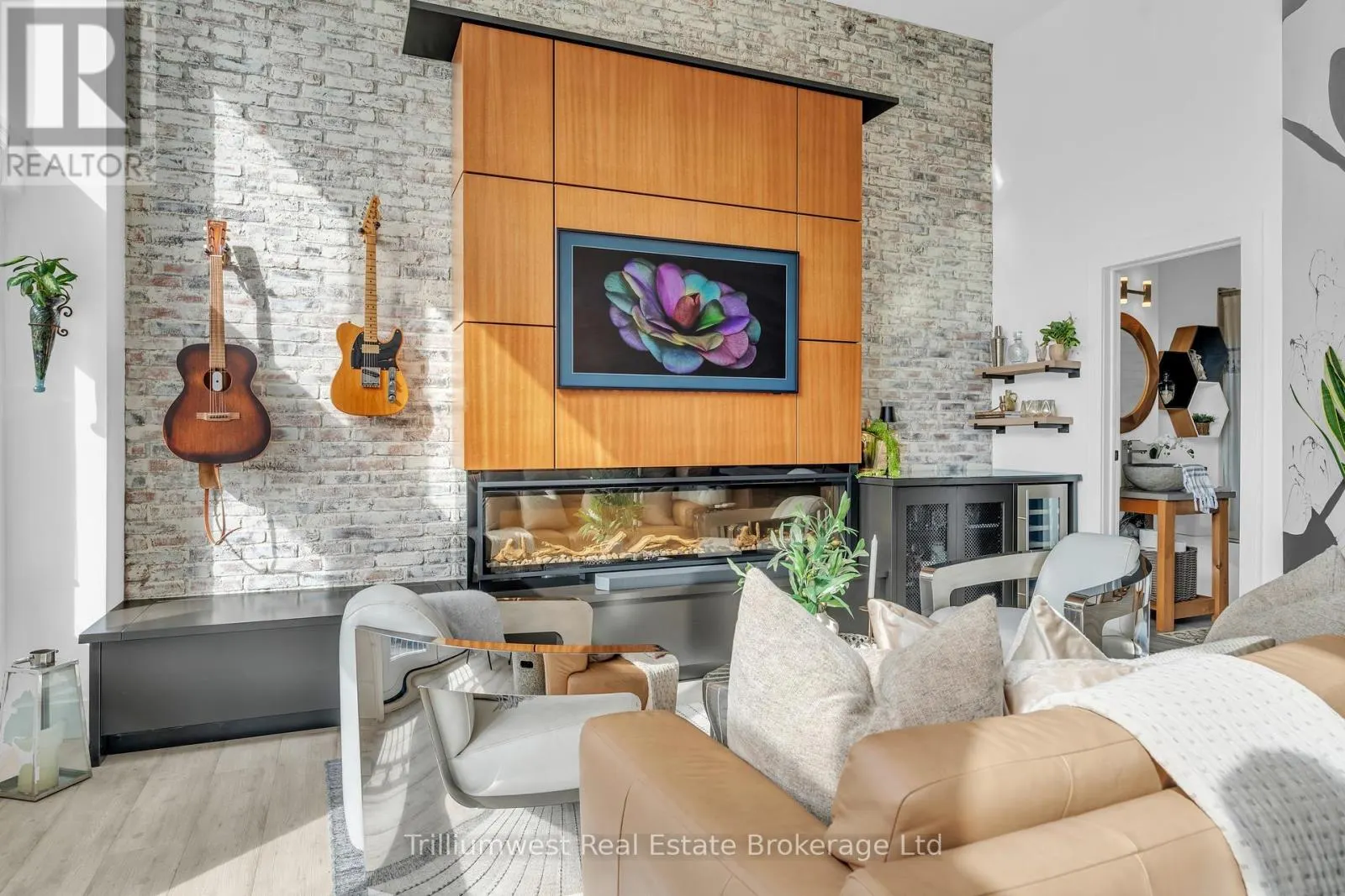 205 - 276 KING STREET W, #205