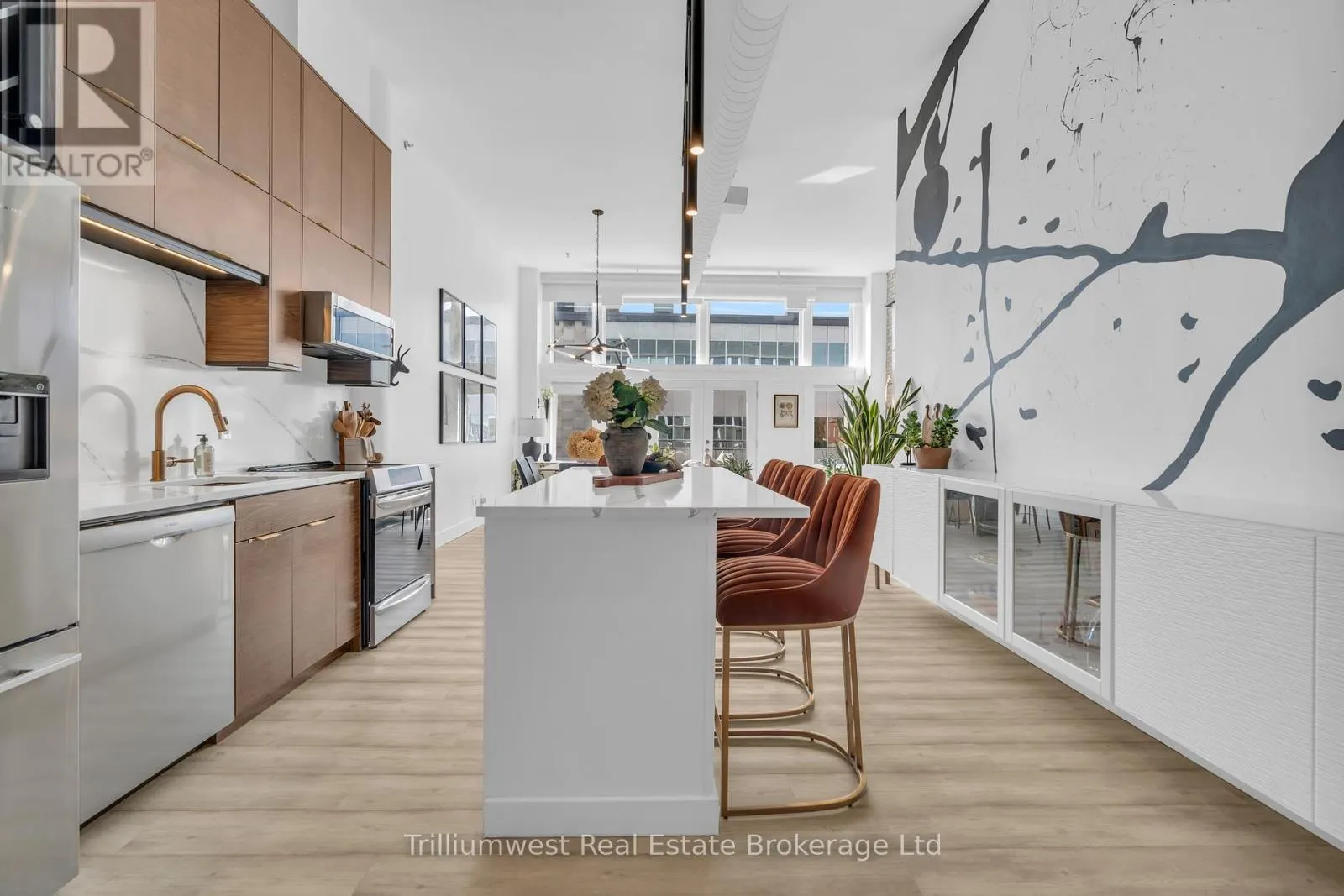 205 - 276 KING STREET W, #205