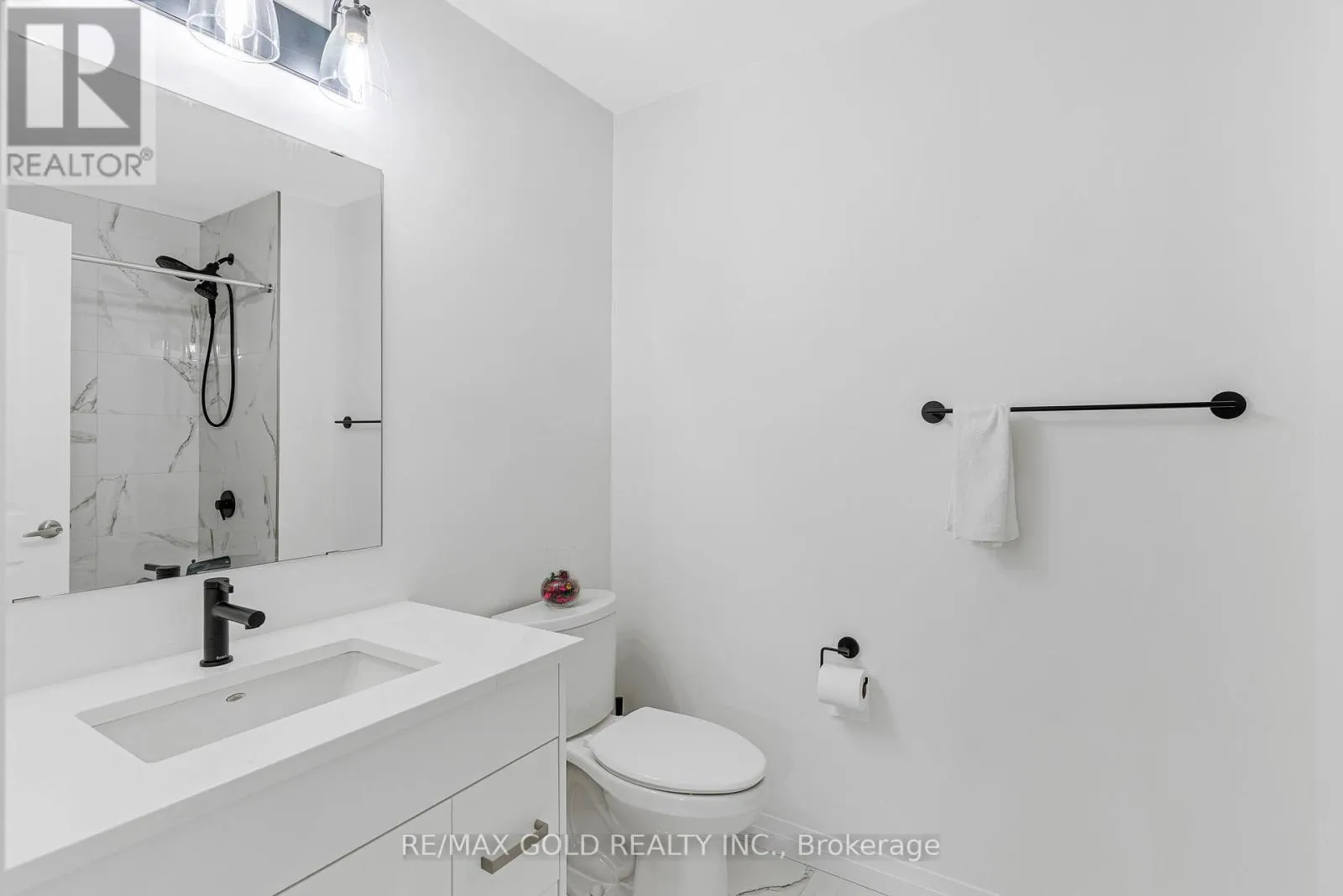 19 - 143 ELGIN STREET N