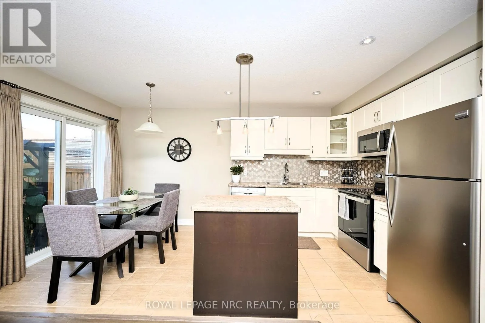118 ROSELAWN CRESCENT