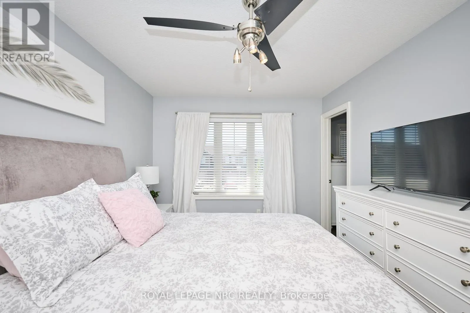 118 ROSELAWN CRESCENT