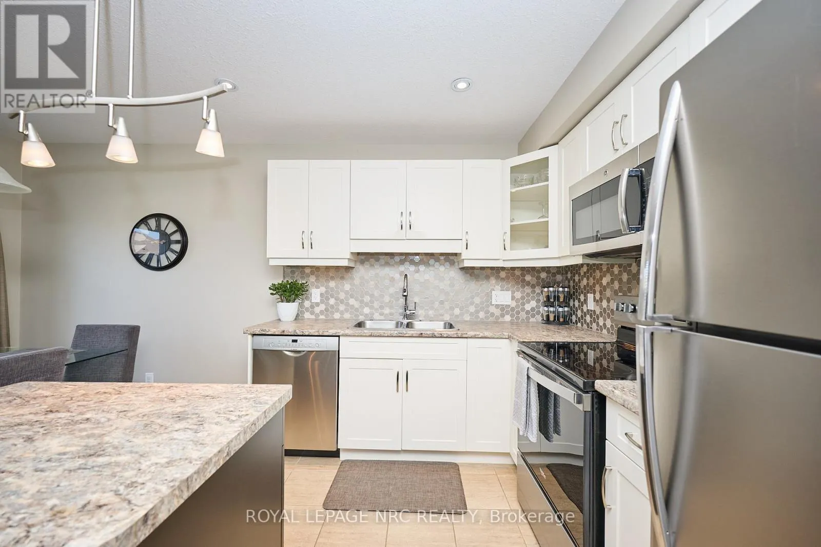 118 ROSELAWN CRESCENT