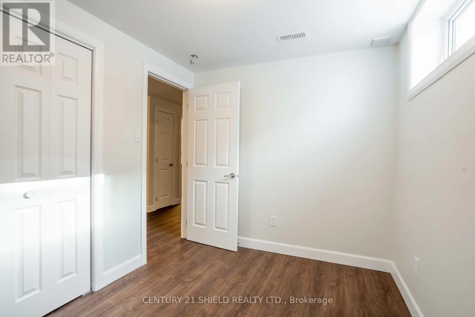 301 KOOIMAN AVENUE