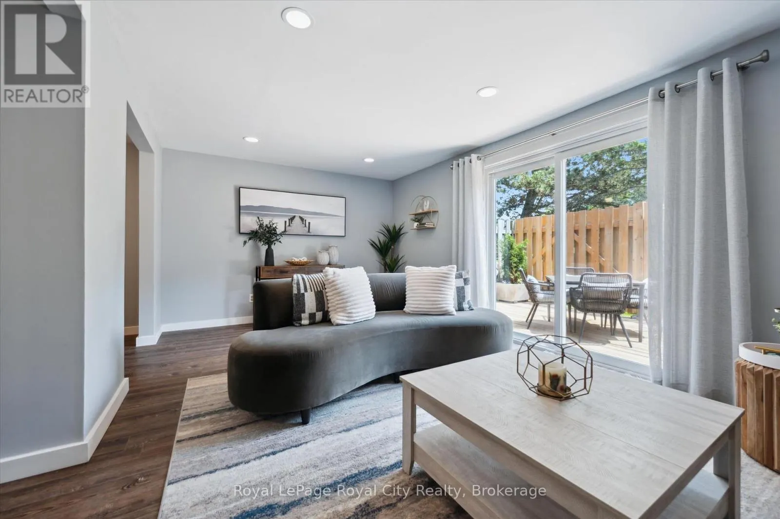 16 - 120 COUNTRY CLUB DRIVE, #16