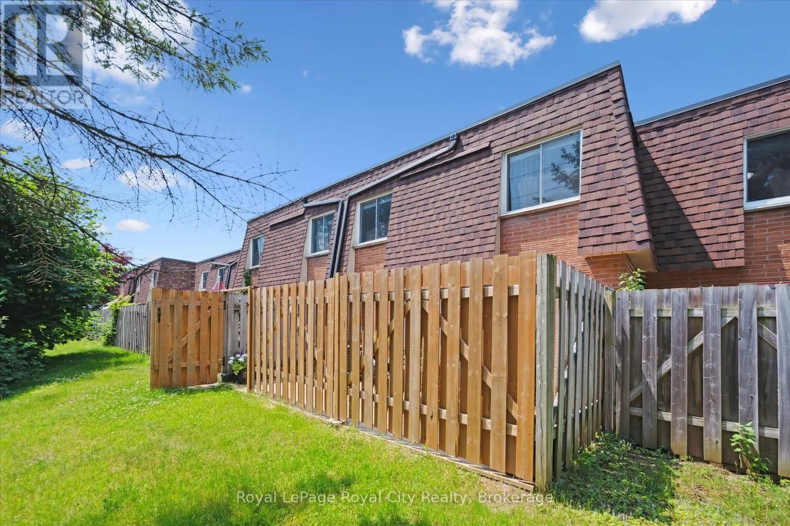 16 - 120 COUNTRY CLUB DRIVE, #16